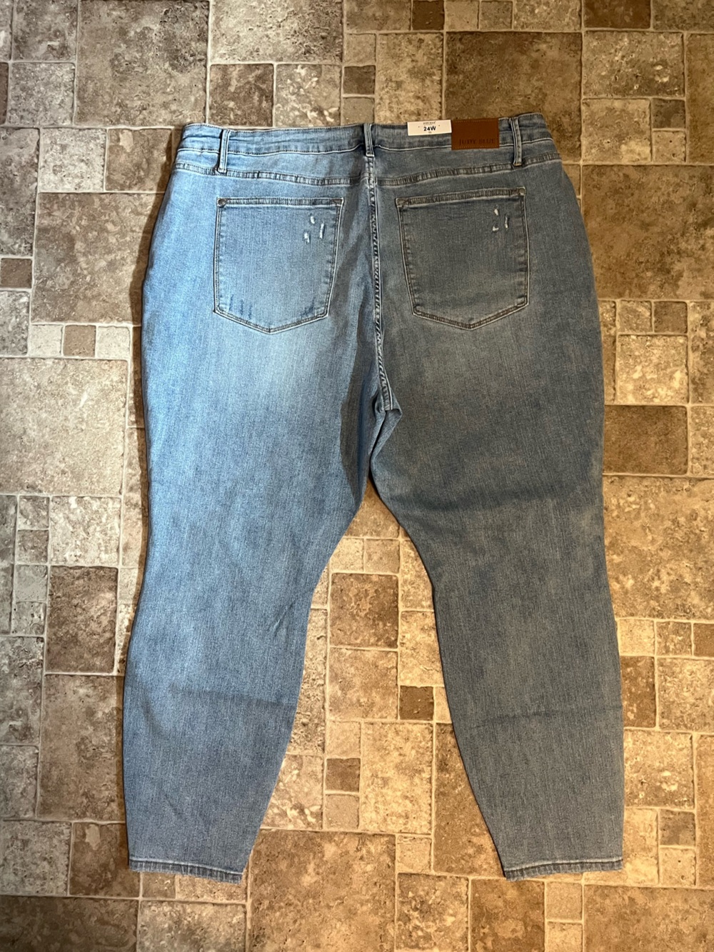 NWT 24W Judy Blue Mid Rise Tummy Control Top Jeans - Picture 3 of 3
